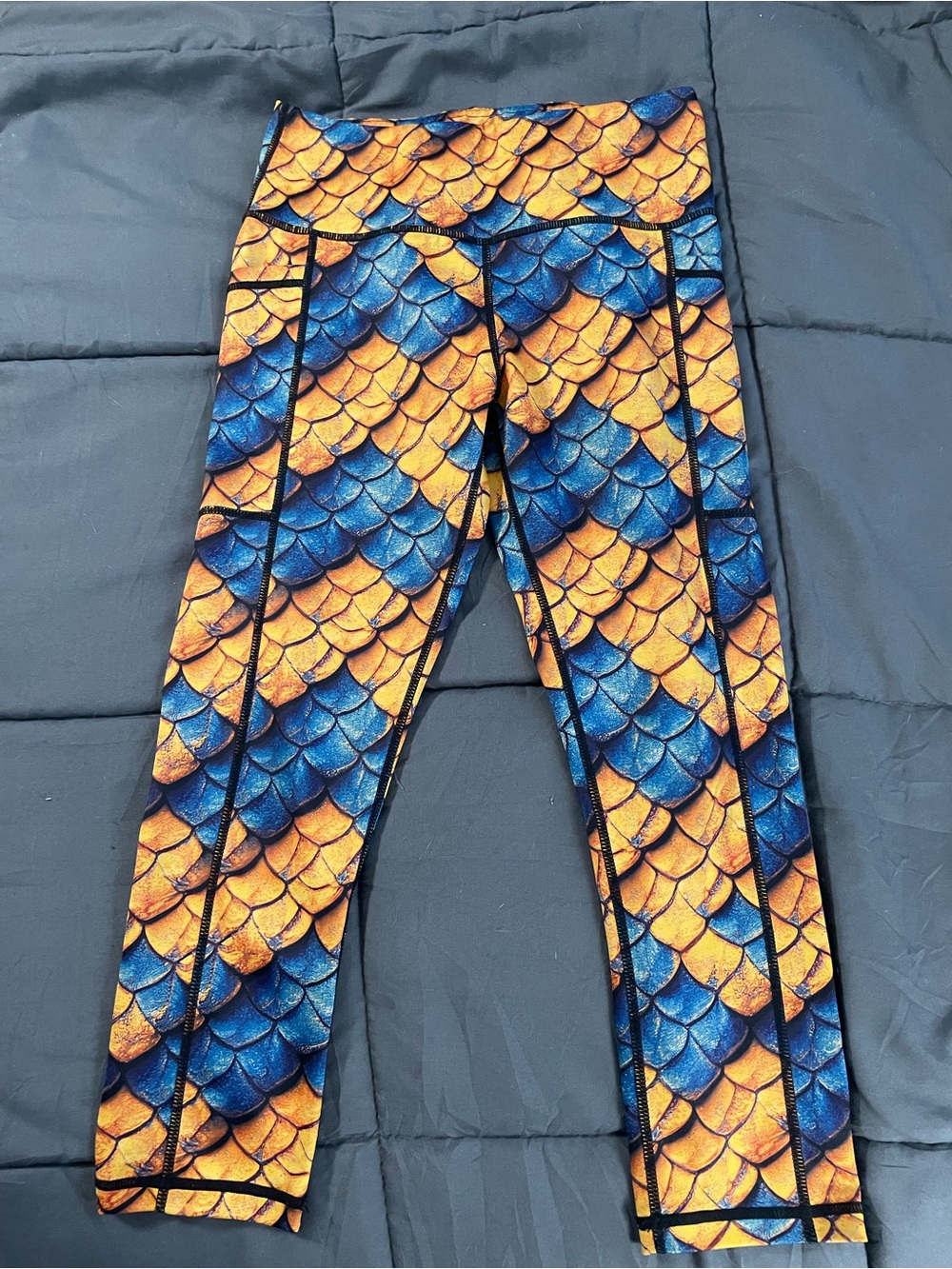 Constantly Varied Gear Guiled Dragon Scale Capri Leggings XS